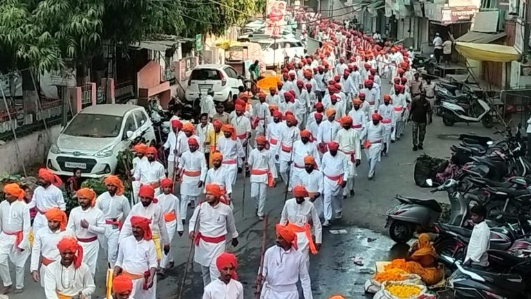 श्री शिवप्रतिष्ठान हिंदुस्थानच्या श्री दुर्गामाता महादौडमध्ये हजारो युवक-युवती सहभागी