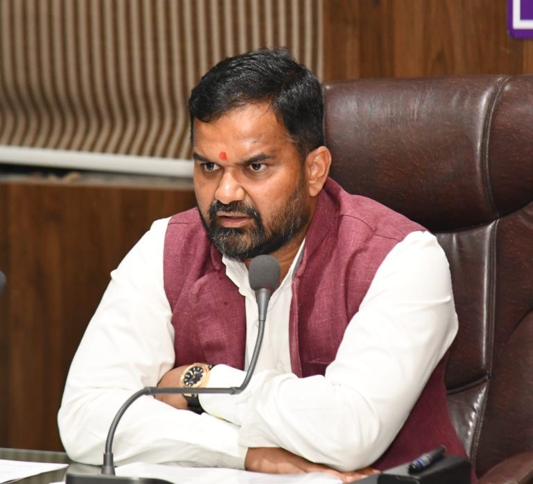 मनपा आयुक्त व जिल्हा परिषद सीईओंना दंड; विभागीय आयुक्तांनी केली स्वच्छतेसंदर्भात कारवाई
