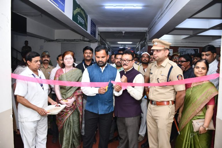 परभणी जिल्ह्यातील ५२ ऐतिहासिक वारसा स्थळांच्या प्रदर्शनाचे विभागीय आयुक्त जी. श्रीकांत यांच्या हस्ते उद्घाटन