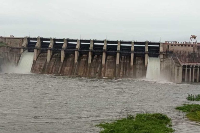 येलदरीत 61 टक्के, तर सिद्धेश्वरमध्ये 29 टक्के पाणीसाठा ः दोन्ही धरणांत पाण्याची आवक ठप्प